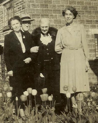 gladys and priscilla davis