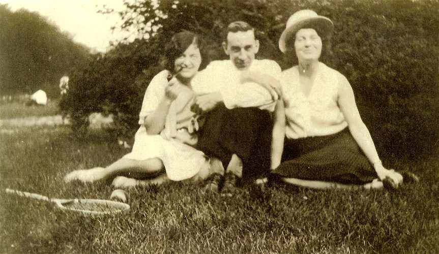 tom with friends